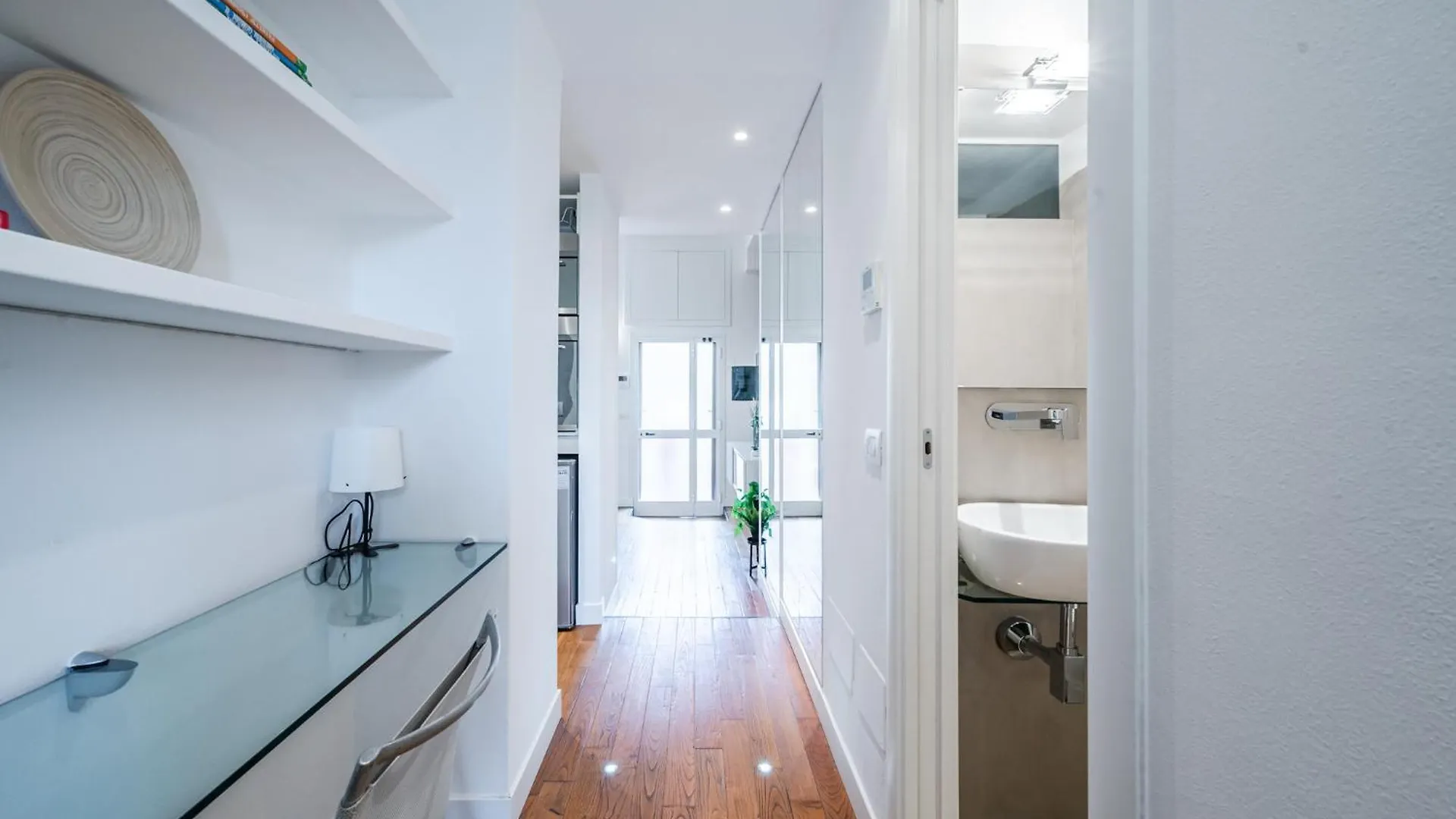 Navigli 10 Min - Modern Design Suite Milán