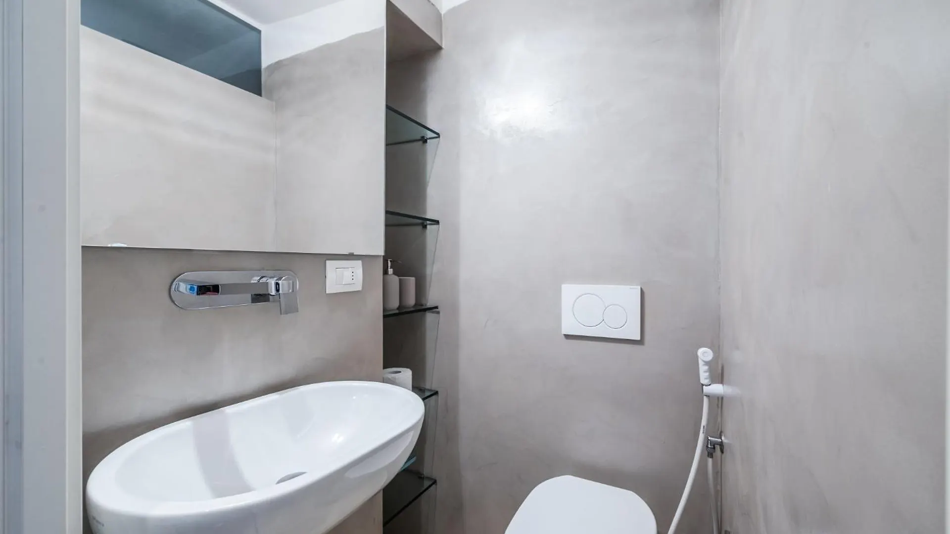 Navigli 10 Min - Modern Design Suite Milán